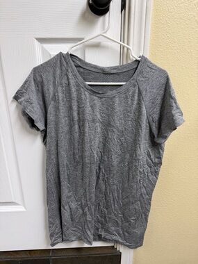 lululemon athletica Heathered Gray Short Sleeve Align Tee